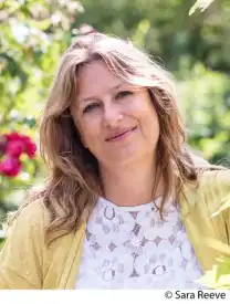 Elly Griffiths